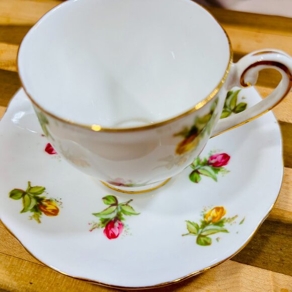 Vintage Queen Anne Bone China Tea Cup & Saucer - Picture 3 of 5